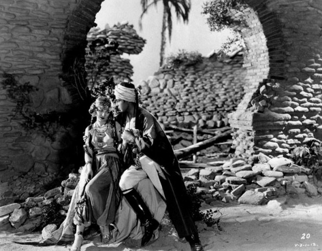 Rudolph-Valentino-with-Vilma-Banky-in-The-Son-of-the-Sheik-1926